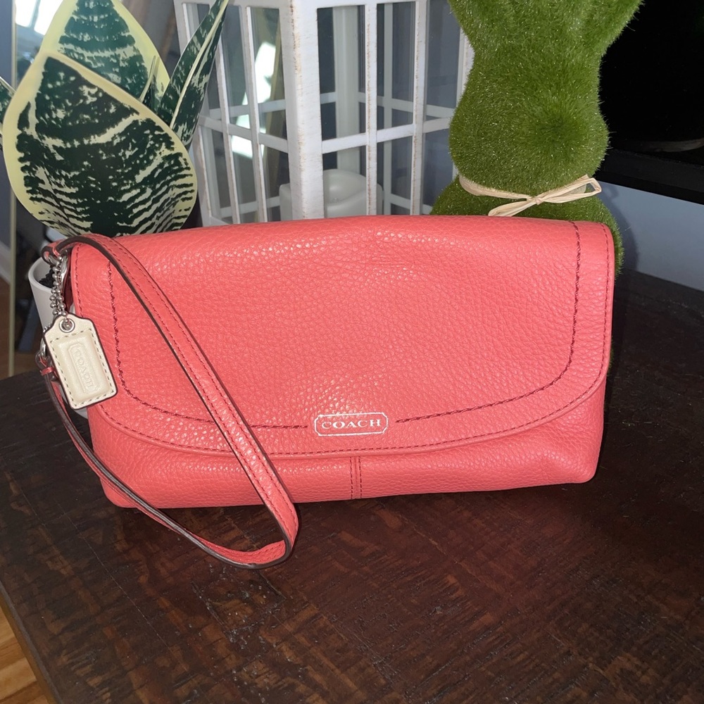 Coral Coach purse/wristlet 🩷